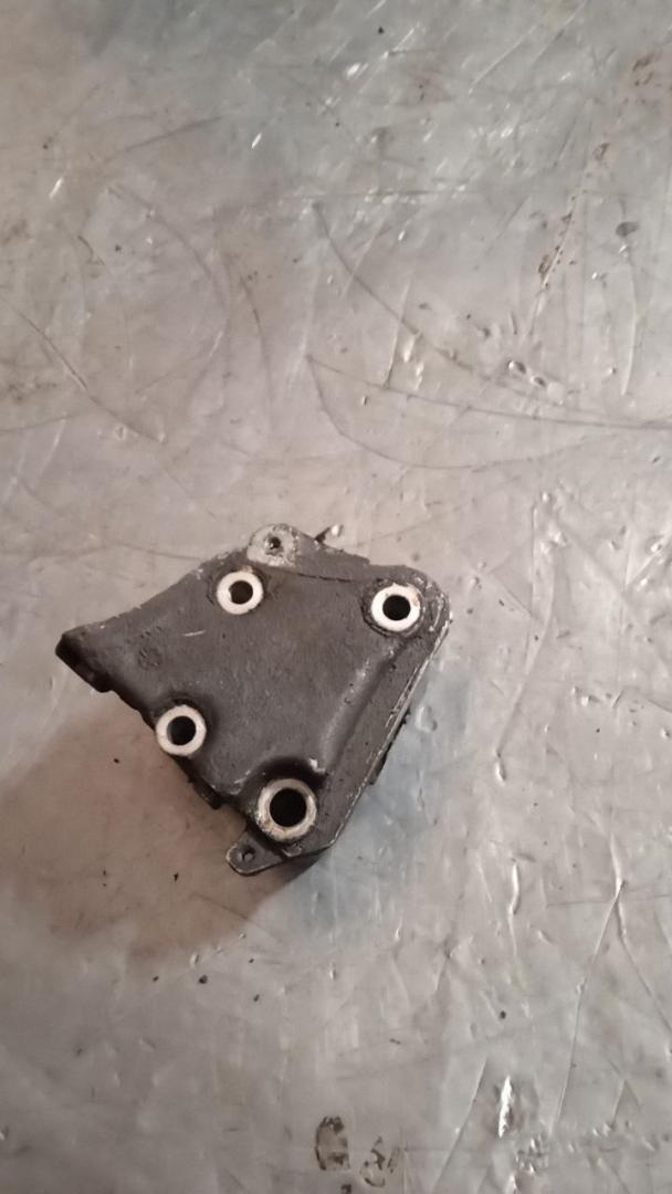 кронштейн двигателя Citroen Berlingo 1 поколение (M49) 2002, 2.0 л., дизель, 9628311880 - фото №1