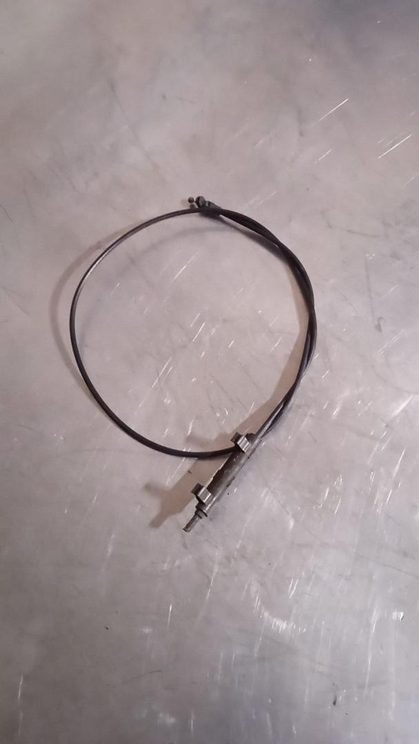 трос капота Volkswagen Passat B5 1999 - фото №1