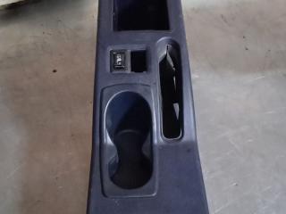 консоль салона (центральная часть) Mitsubishi Carisma 1 поколение [рестайлинг] 2001