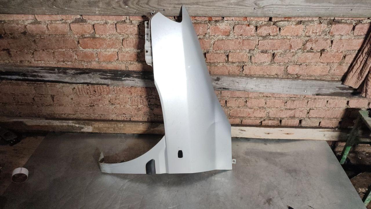 крыло переднее левое Renault Megane 2 поколение 2005 - фото №1