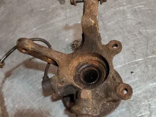 кулак поворотный левый Toyota Yaris P1 2003