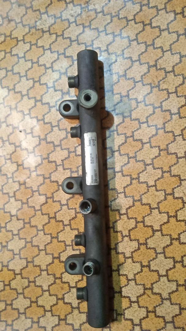 топливная рампа Peugeot 307 1 поколение 2005, 2.0 л., дизель, 9640387980 - фото №1