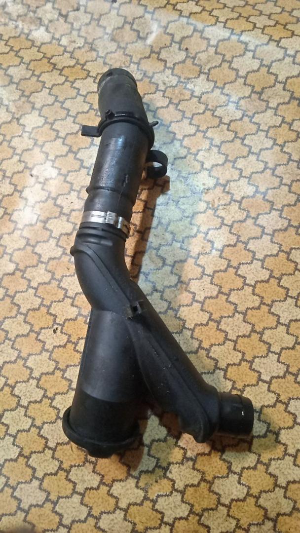 маслозаливная горловина Peugeot 307 1 поколение 2005, 2.0 л., дизель, 9638323780 - фото №1