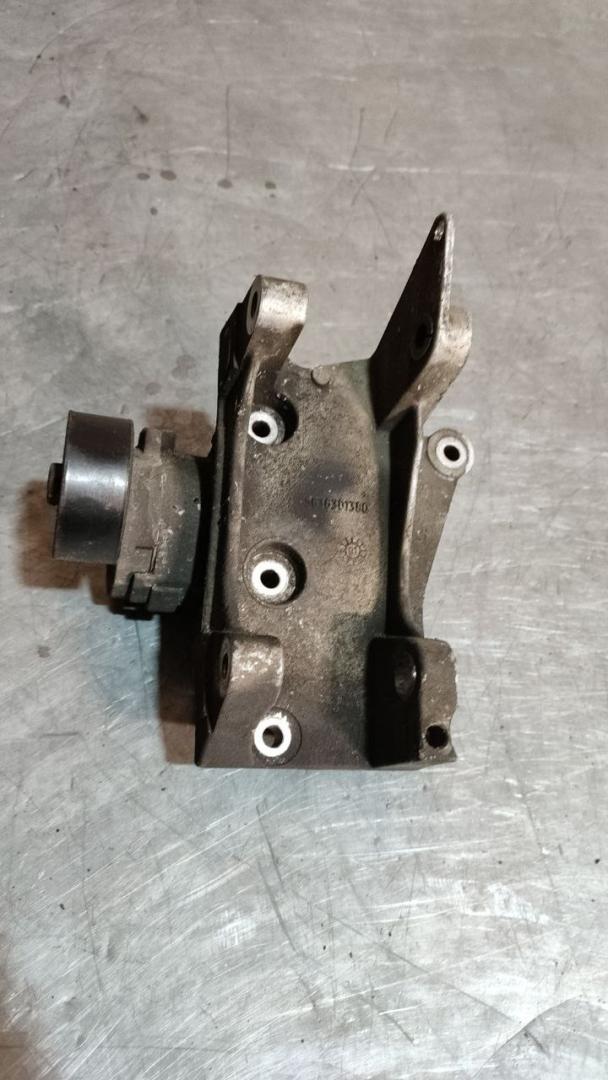 кронштейн генератора Peugeot 307 1 поколение 2005, 2.0 л., дизель, 9636301380 - фото №1