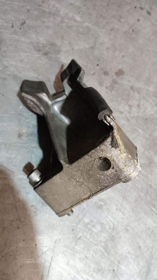 кронштейн двигателя Peugeot 307 1 поколение 2005, 2.0 л., дизель, 9632011910 - фото №1