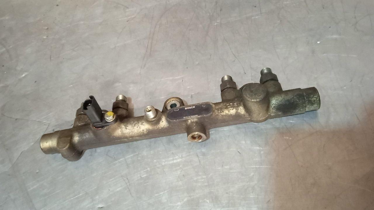 топливная рампа Peugeot 307 1 поколение 2005, 2.0 л., дизель, 445214010 - фото №1