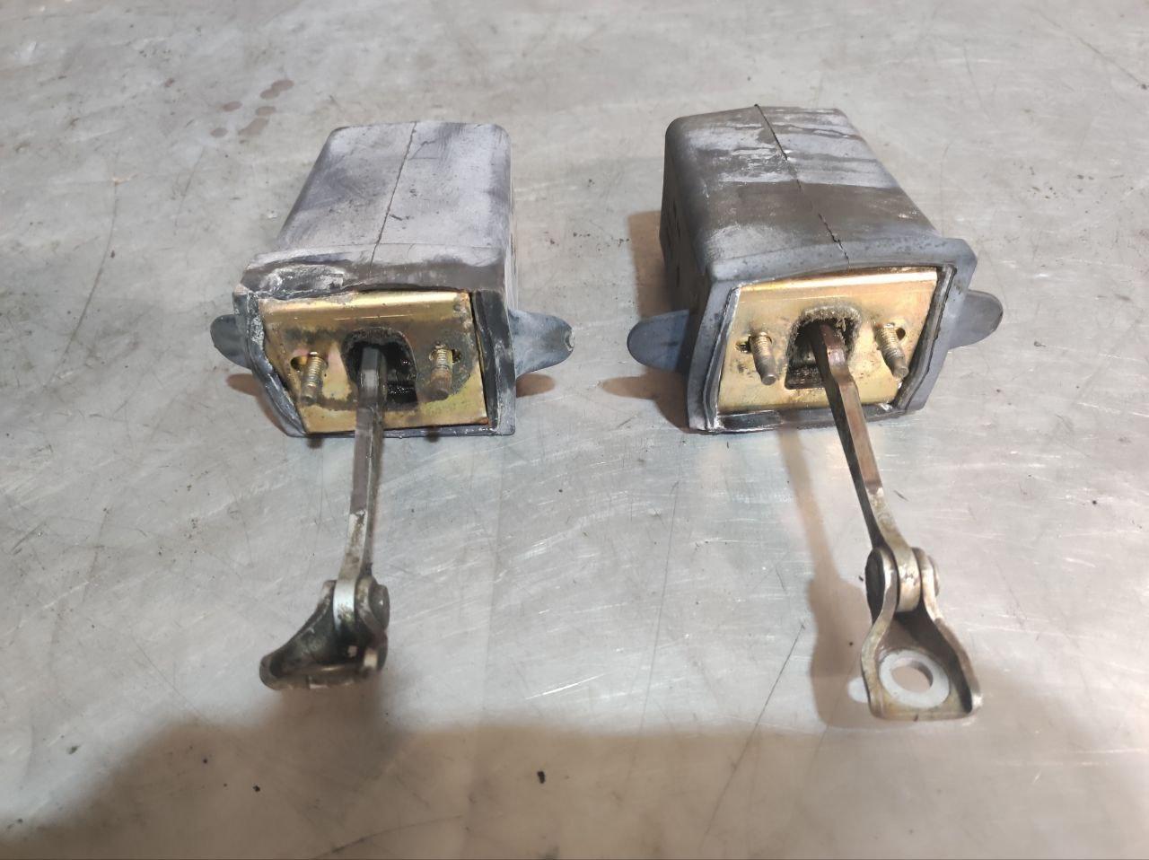 ограничитель открывания двери Peugeot 307 1 поколение 2005 - фото №1