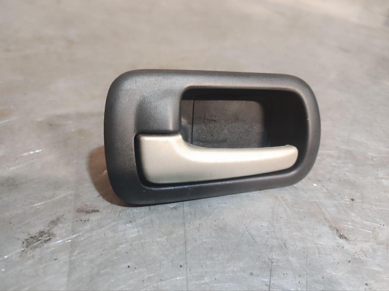 ручка внутренняя передняя левая Honda Civic 7 поколение 2001, хетчбэк 5 дв. - фото №1