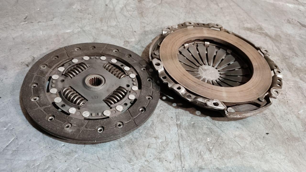 корзина сцепления Ford Fiesta 5 поколение 2005, 1.4 л., бензин - фото №1