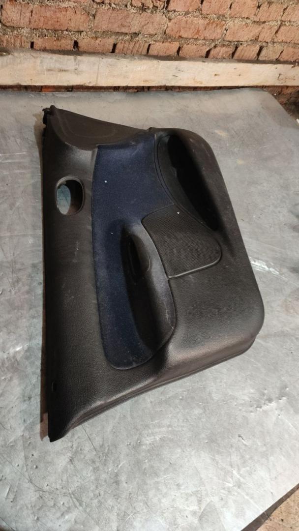 обшивка двери передняя левая Peugeot 206 1 поколение 2001, 96293246 - фото №1