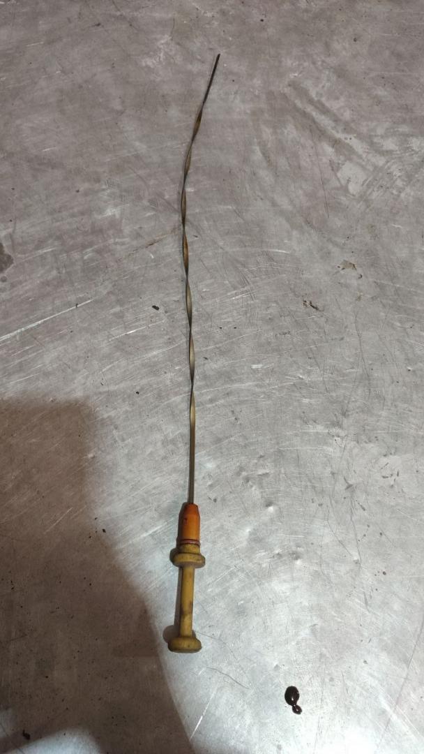 щуп двигателя Peugeot 206 1 поколение 2001, 1.4 л., бензин, МКПП - фото №1