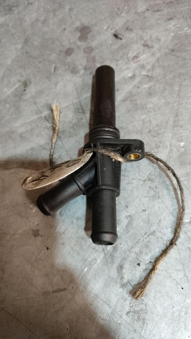 фланец (тройник) системы охлаждения Alfa Romeo 156 1 поколение 2005, 2.0 л., бензин - фото №1