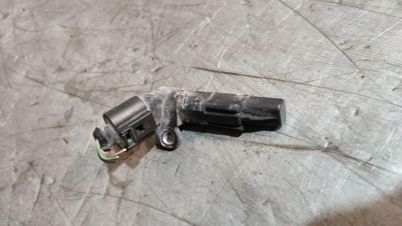 датчик коленвала Volkswagen Polo 4 поколение 2003, 1.2 л., бензин - фото №1