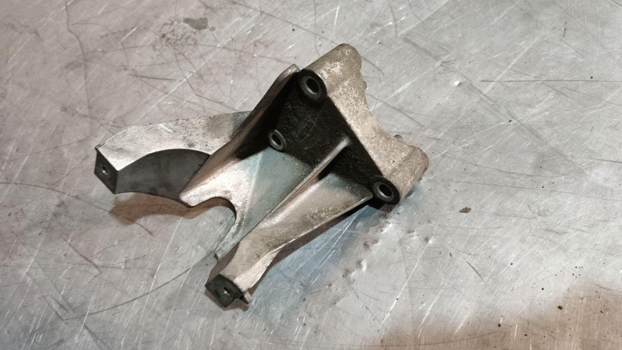 кронштейн двигателя Peugeot 307 1 поколение 2005, 2.0 л., дизель, 9638770480 - фото №1