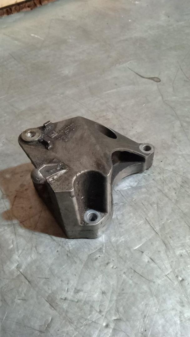 кронштейн двигателя Saab 9-3 2 поколение 2005, 1.9 л., дизель, МКПП, 13112030 - фото №1