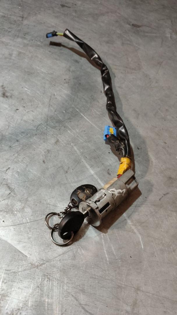 замок зажигания Peugeot 206 1 поколение 2001, 1.4 л., бензин - фото №1