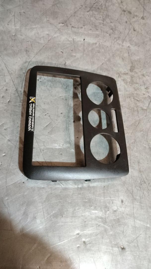 накладка на торпедо (консоль) Peugeot 206 1 поколение 2001, хетчбэк 3 дв., 1U0858071 - фото №1