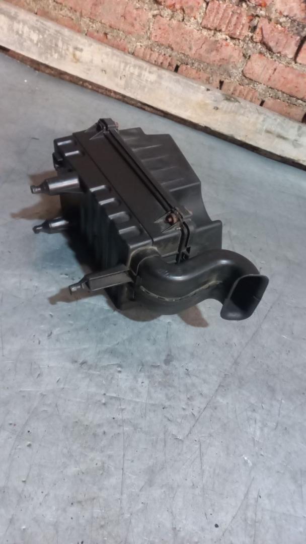 корпус воздушного фильтра Ford Transit Connect 1 поколение 2009, 1.8 л., дизель - фото №1