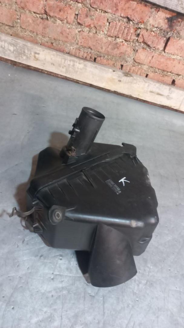 корпус воздушного фильтра Toyota Avensis Verso 1 поколение 2001, 2.0 л., дизель, 1770127180 - фото №1