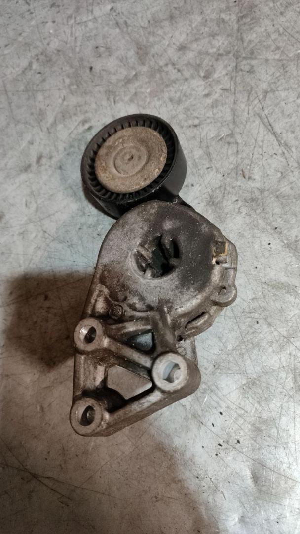 ролик натяжителя Skoda Octavia 1 поколение (A4) 1998, 1.6 л., бензин, 06A903315E - фото №1