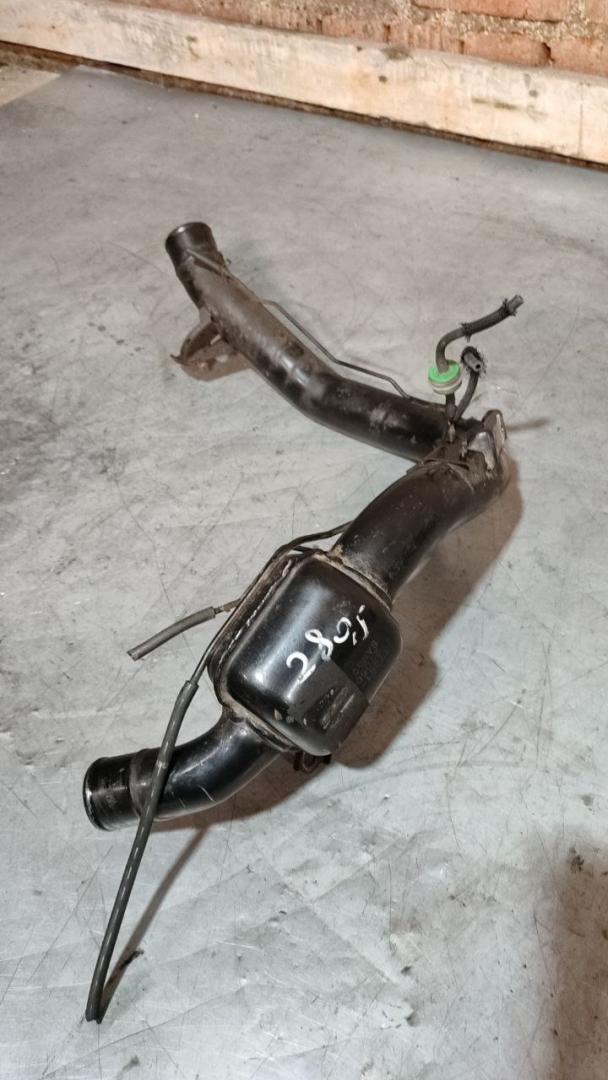 патрубок интеркулера Toyota Avensis Verso 1 поколение 2001, 2.0 л., дизель, МКПП, 1736127050 - фото №1