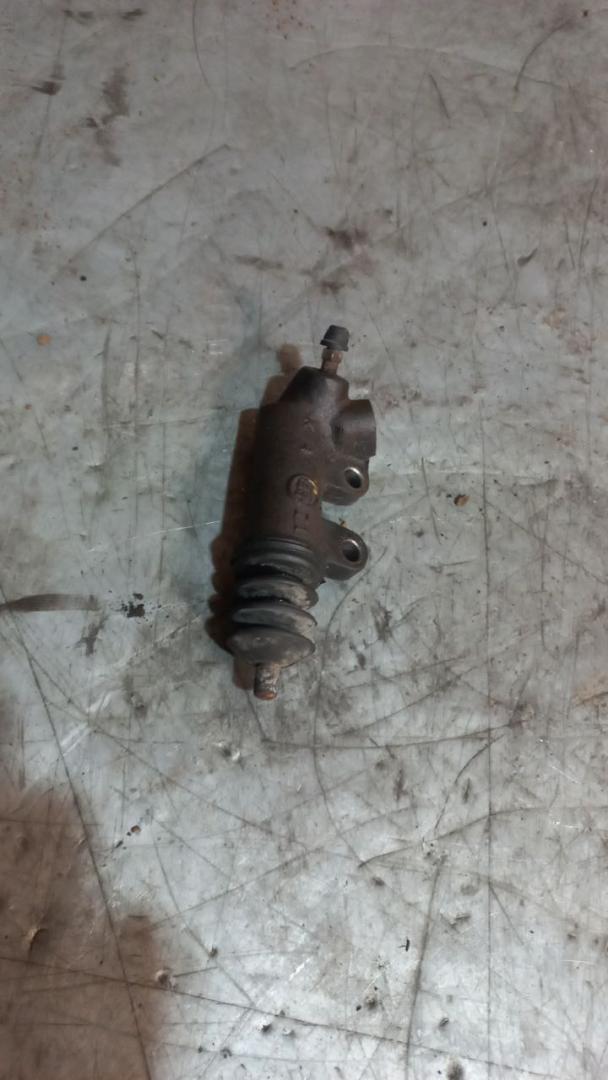 цилиндр сцепления рабочий Toyota Avensis Verso 1 поколение 2001, МКПП - фото №1