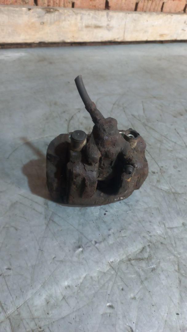 суппорт задний правый Saab 9-5 1 поколение 2001 - фото №1