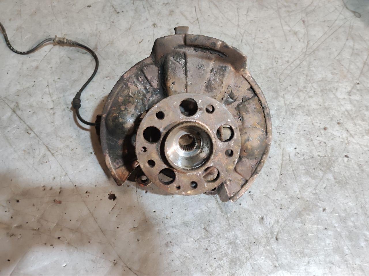 кулак поворотный правый Mercedes-Benz A-Класс W168 2001 - фото №1