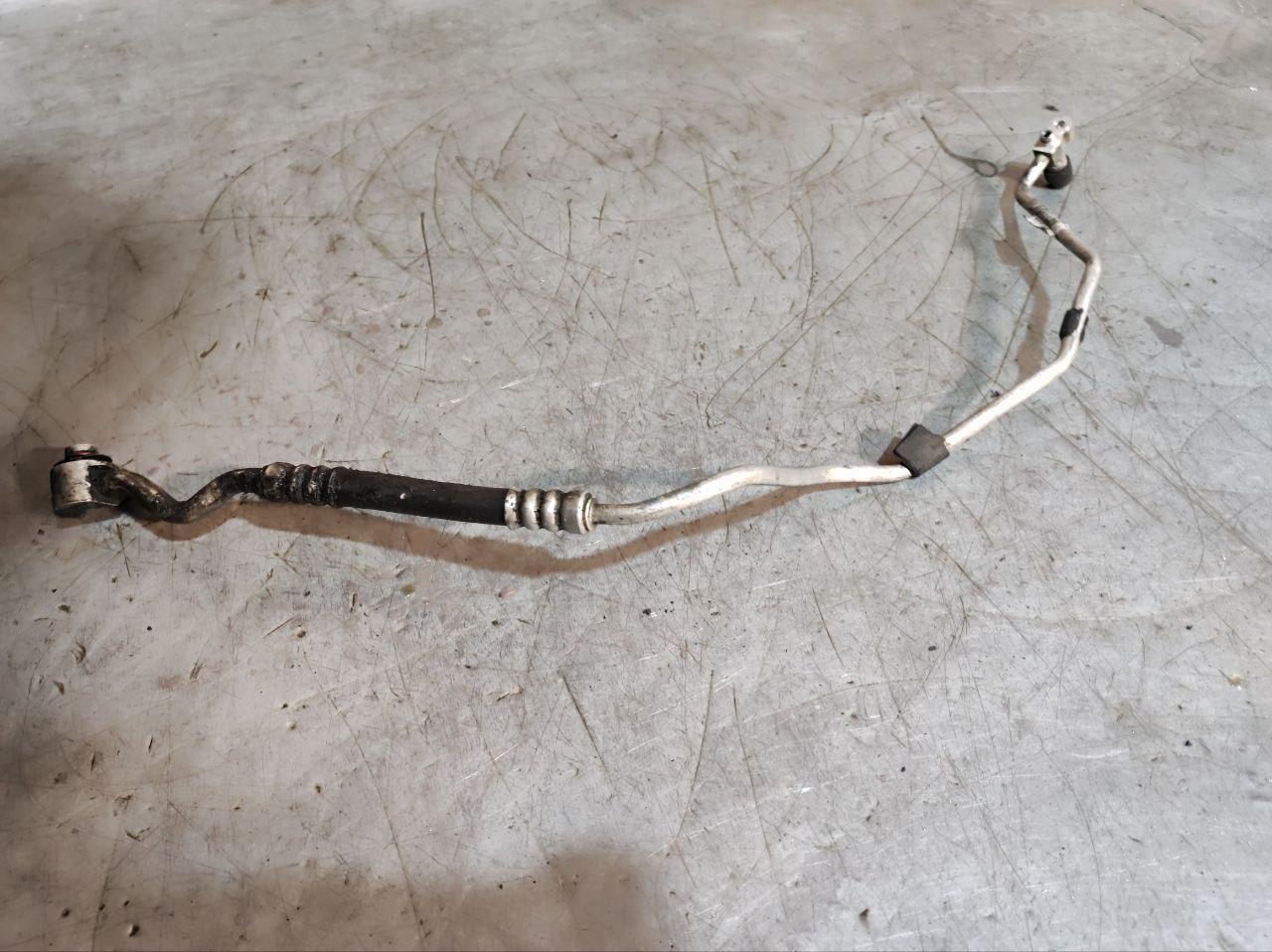 трубка кондиционера Chrysler Voyager 4 поколение 2003, 2.5 л., дизель - фото №1