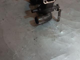 корпус термостата Chrysler Voyager 4 поколение 2003, 2.5 л., дизель