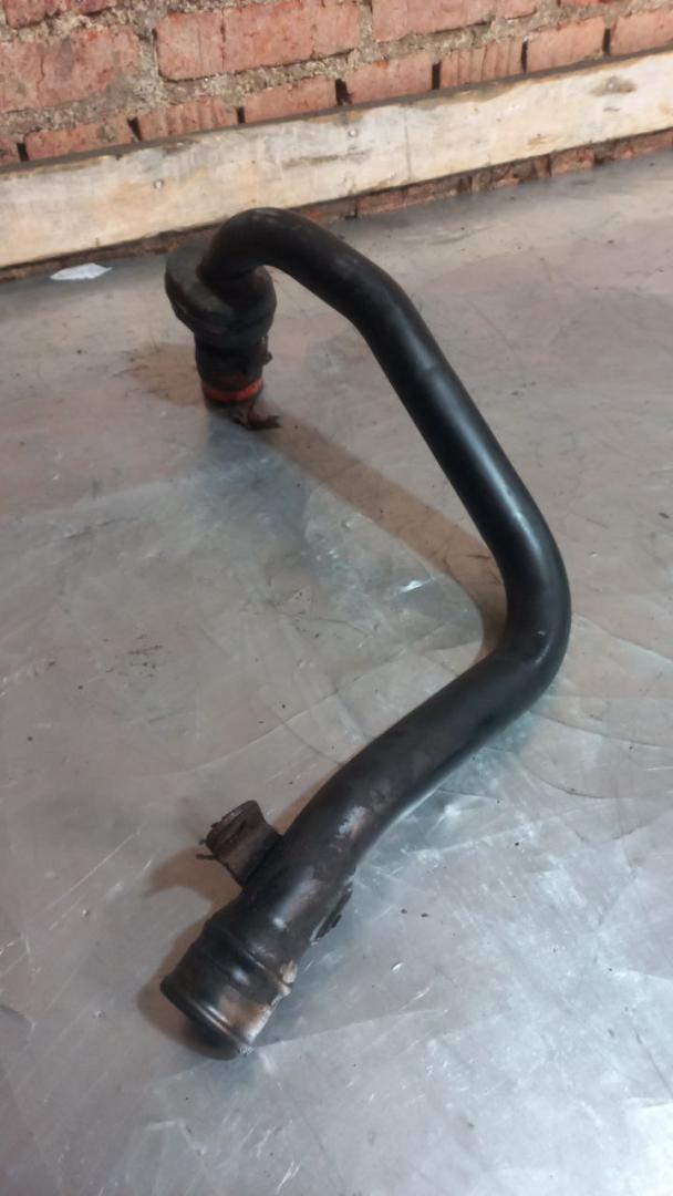 патрубок интеркулера Chrysler Voyager 4 поколение 2003, 2.5 л., дизель - фото №1