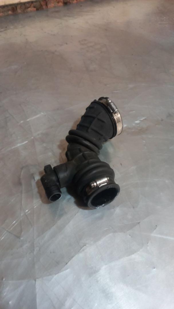 патрубок воздушного фильтра Chrysler Voyager 4 поколение 2003, 2.5 л., дизель, 4861383AB - фото №1