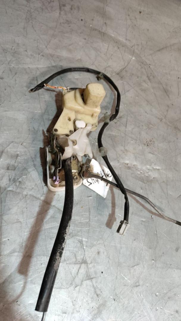 замок двери передней правой Honda Shuttle 1 поколение 2000 - фото №1