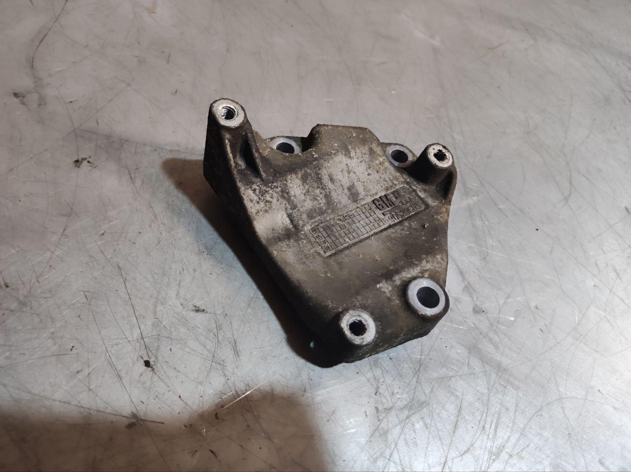 кронштейн компрессора кондиционера Opel Astra G 1999, 1.6 л., бензин, 90529603 - фото №1