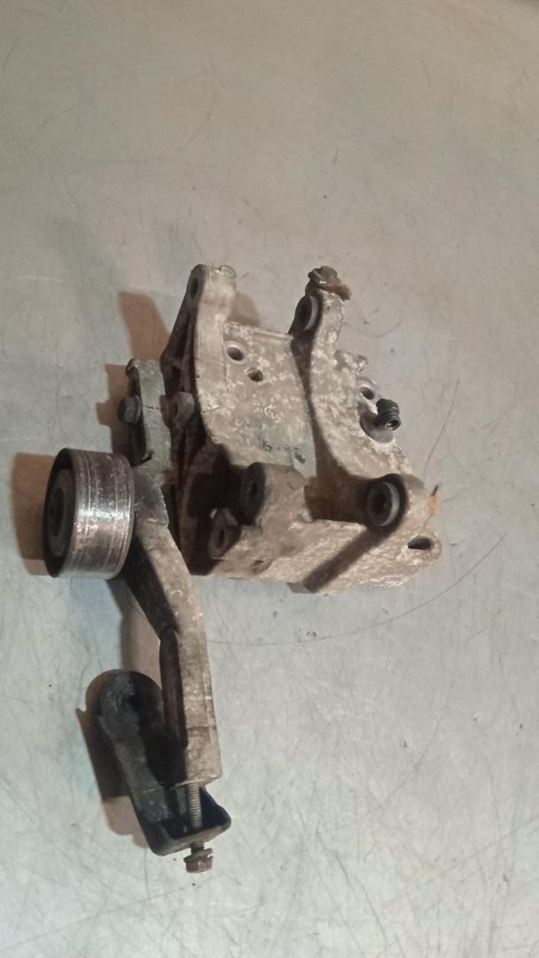 кронштейн двигателя Peugeot 307 1 поколение 2003, 1.6 л., бензин - фото №1