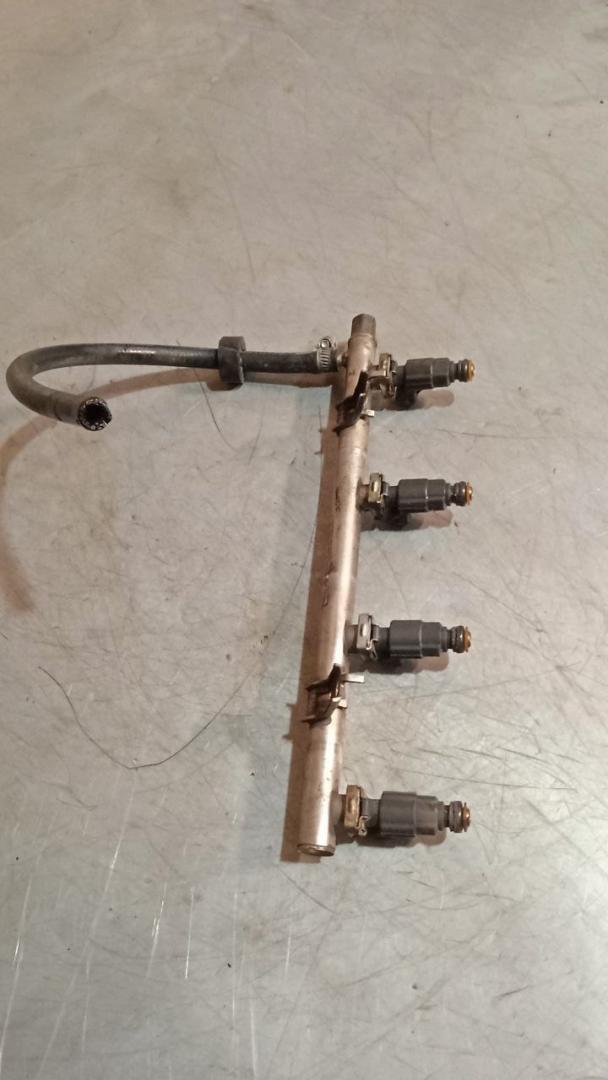 топливная рампа Mercedes-Benz A-Класс W168 2000, 1.6 л., бензин, 280151036, 280155754 - фото №1