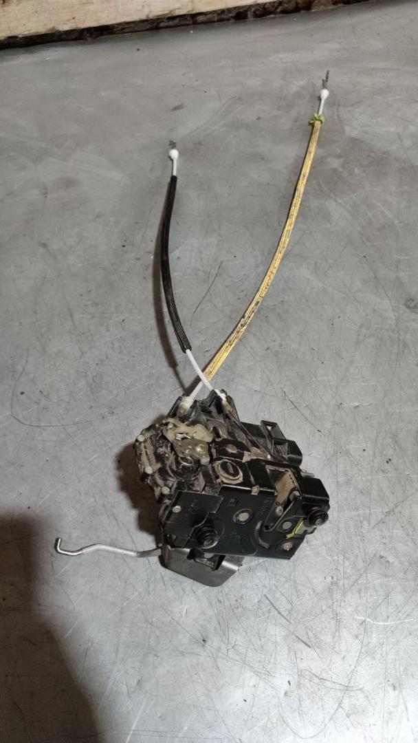 замок двери задней левой Audi A6 4B/C5 C5 2000, 4B0839015G - фото №1