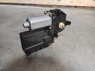 моторчик стеклоподъемника передний правый Peugeot 307 1 поколение 2003, универсал, 9637130480