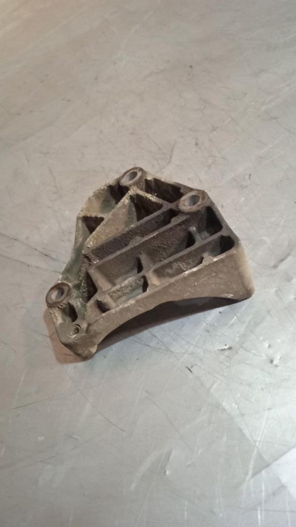 кронштейн компрессора кондиционера Opel Astra G 2001, 1.6 л., бензин, 90529603 - фото №1