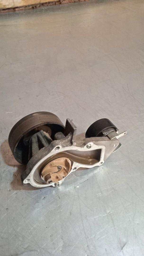 помпа Ford Focus 2 поколение 2008, 1.6 л., бензин, 7S7G8501A2A, 7S7G8505A2A - фото №1