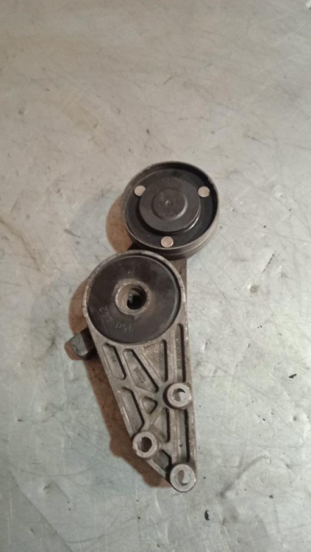 ролик натяжителя Volkswagen Passat B5 1997, 1.8 л., бензин, 4423010002 - фото №1