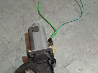 моторчик стеклоподъемника передний левый Volvo V70 2 поколение (2000 - 2005), 130821742