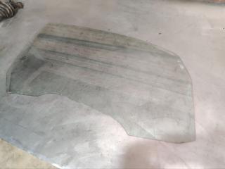 стекло двери передней правой Mitsubishi Colt 6 поколение (Z30) [рестайлинг] 2008, хетчбэк 3 дв.