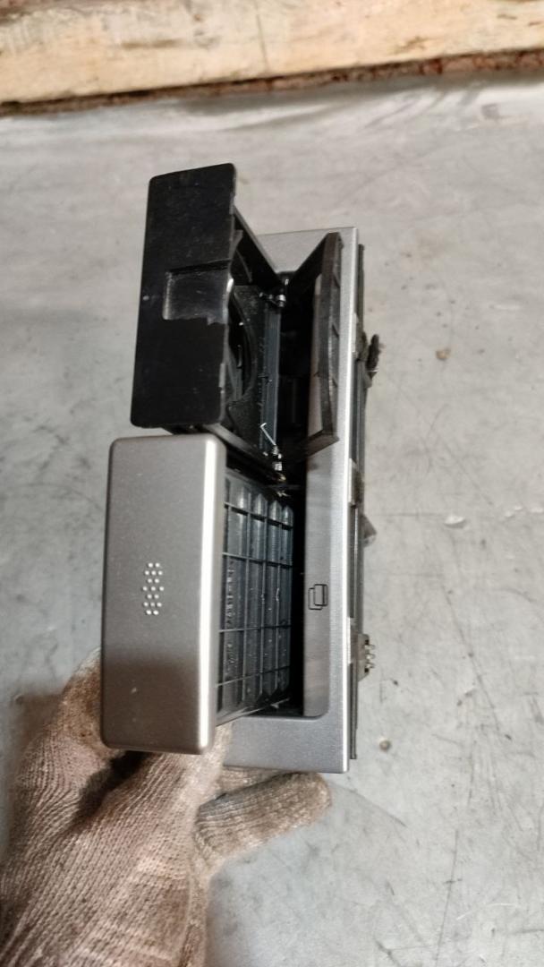 подстаканник Alfa Romeo 147 1 поколение (2000 - 2004) - фото №1