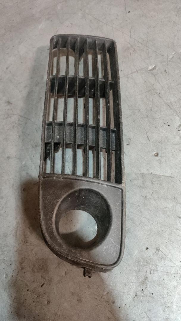 заглушка (решетка) в бампер Audi A4 B6 (2000 - 2006), 4B0807681G - фото №1