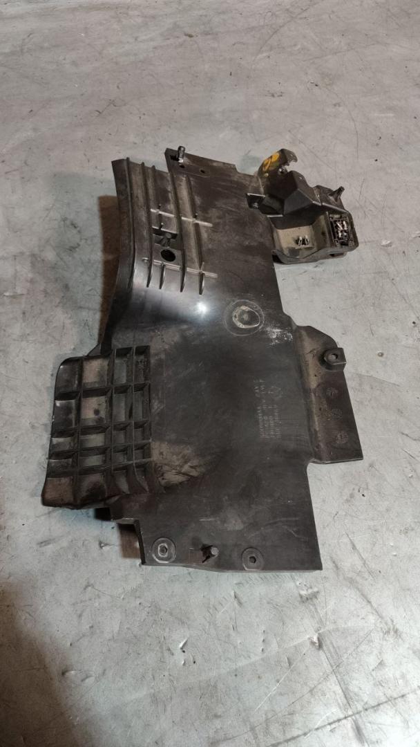 накладка декоративная Chrysler Voyager 4 поколение 2003, МКПП, 5009004AA - фото №1