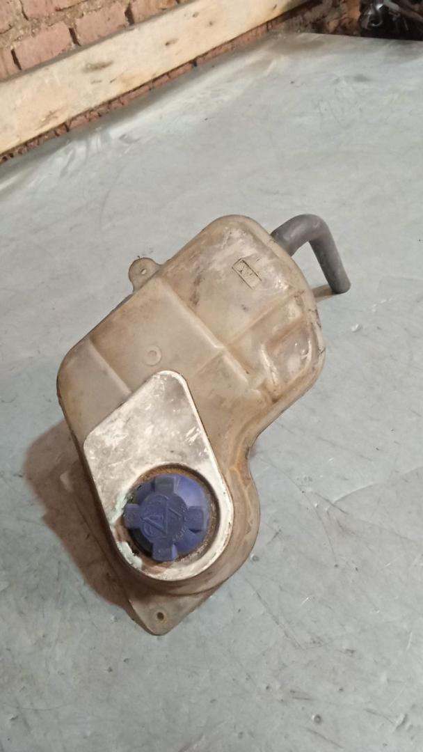 бачок расширительный Audi A4 B5 1995, 1.9 л., дизель, универсал, 8D0121403C - фото №1
