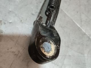 щеткодержатель (поводок стеклоочистителя, дворник) Mercedes-Benz Vito W639 W638 (2003 - 2010), A6398200044, 6398200044