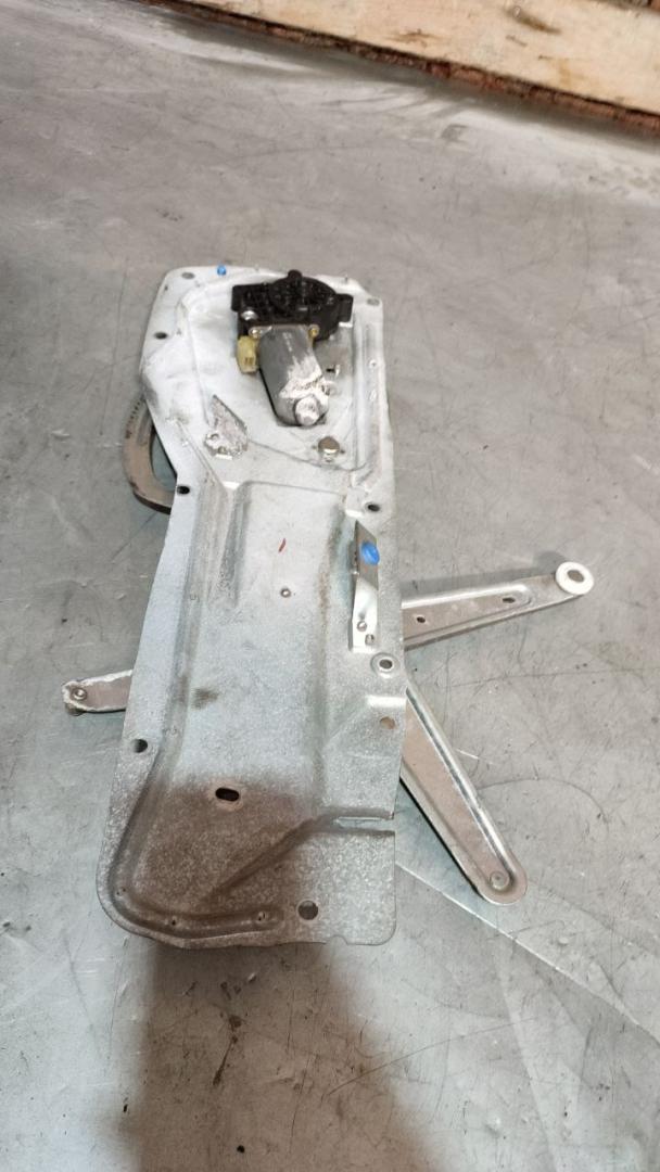 стеклоподъемник передний правый Volvo V70 2 поколение (2000 - 2005) - фото №1