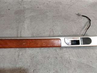 молдинг двери передней правой Volkswagen Touareg 1 поколение (2002 - 2007), 7L6867440